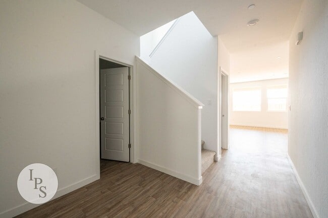 Building Photo - 2808 N Vahe Ave