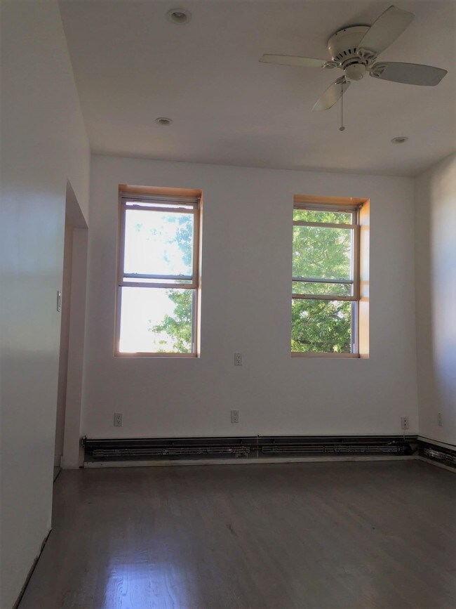 Building Photo - 6043 Madison St