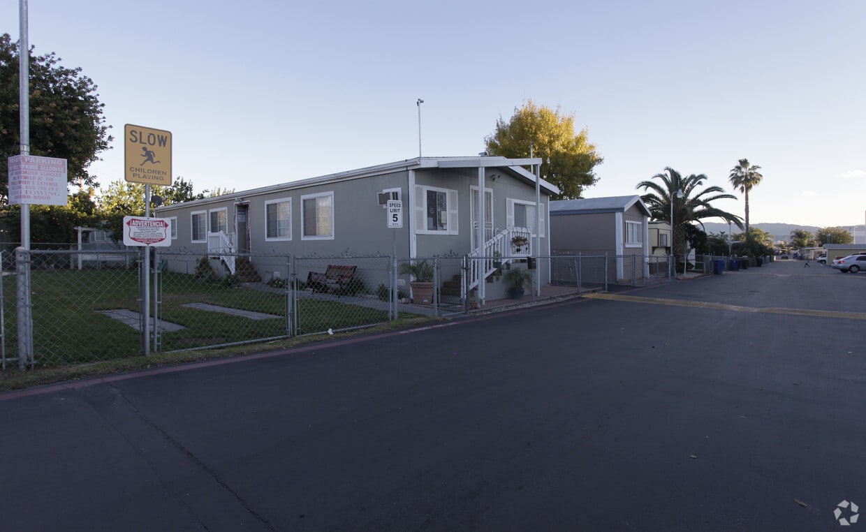 Primary Photo - Vogue Mobile Home Park