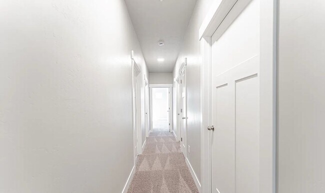 Building Photo - Beautiful 3 bedroom 2 Bathroom Condo *Inte...