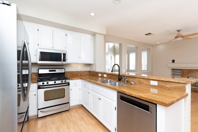 Foto del edificio - 3 bed, 2.5 bath DETACHED home in SCRIPPS RANCH