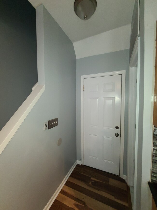 Apartment 3, Entrance - 926 Belmont Ave