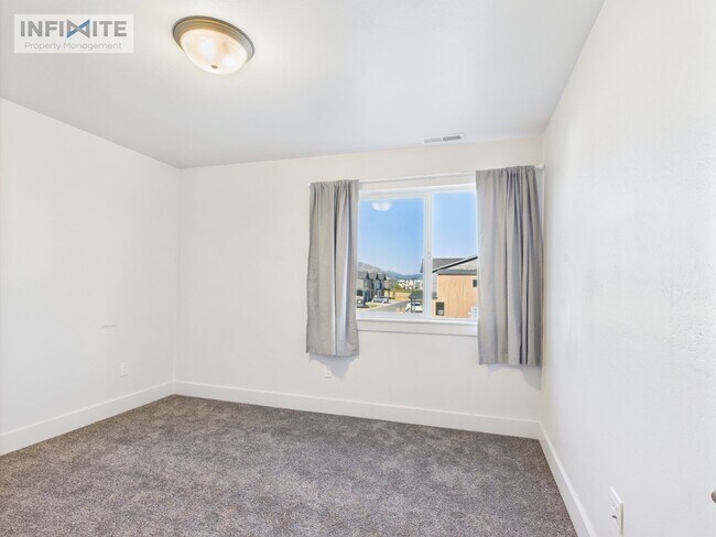 Building Photo - 3 Bedroom Condo in Bozeman