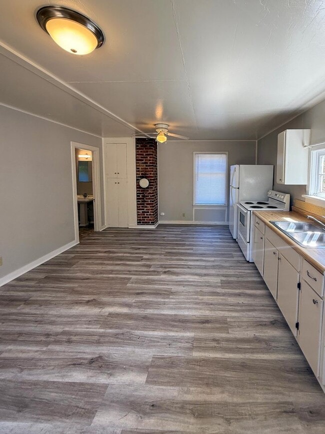 Building Photo - 11224 Rhody Dr