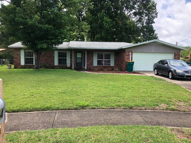 Building Photo - 204 Devon Ct