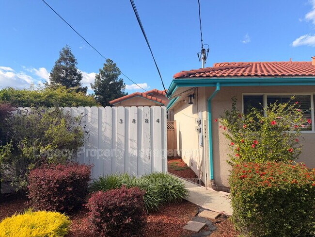 Foto del edificio - 3884 Bayview Cir