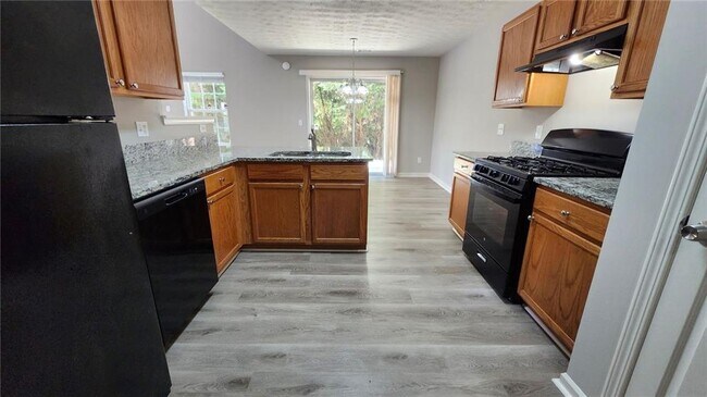 Building Photo - 281 Silver Ridge Dr