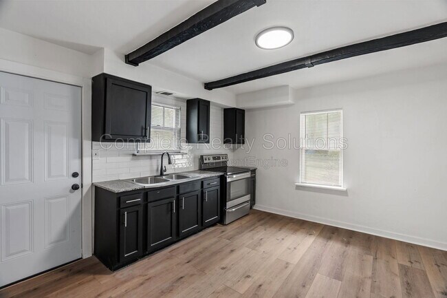 Building Photo - 10030 Bon Oak Dr
