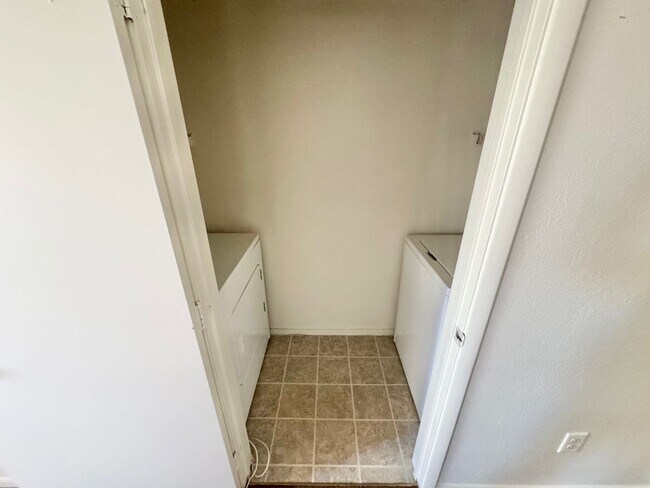 Foto del edificio - ***AMAZING WELOME DEAL!! $600 OFF FIRST MONTHS RENT IF MOVED IN 2 WEEKS!!**  Lovely 2 Bedroom/2 B...