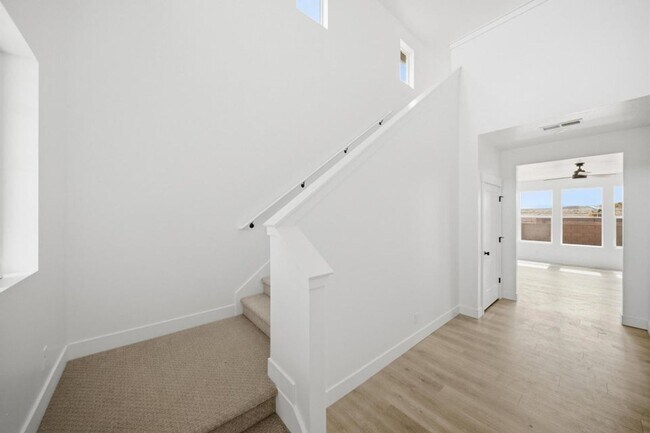 Building Photo - 946 Malibu Dr