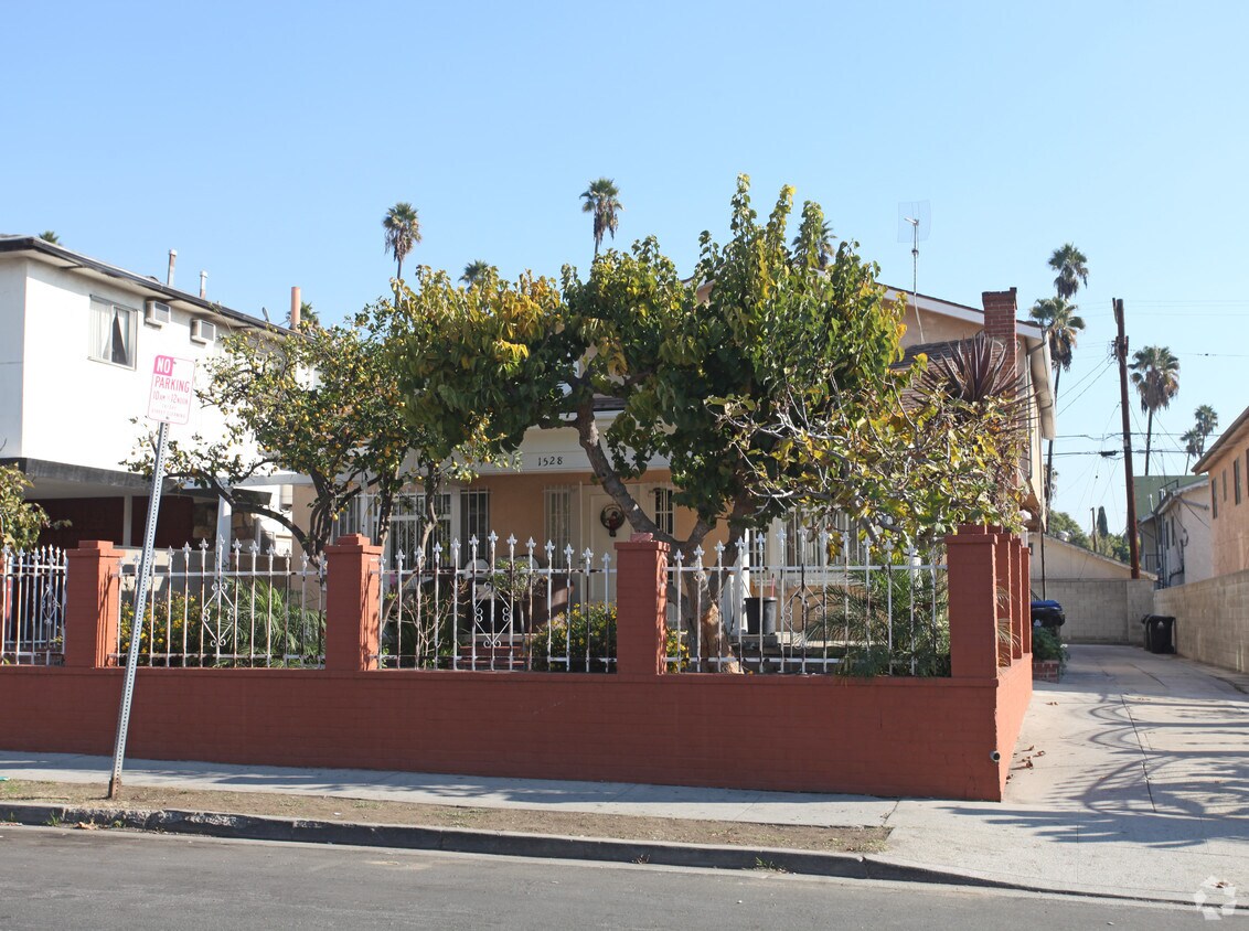 Foto del edificio - 1528 N Harvar