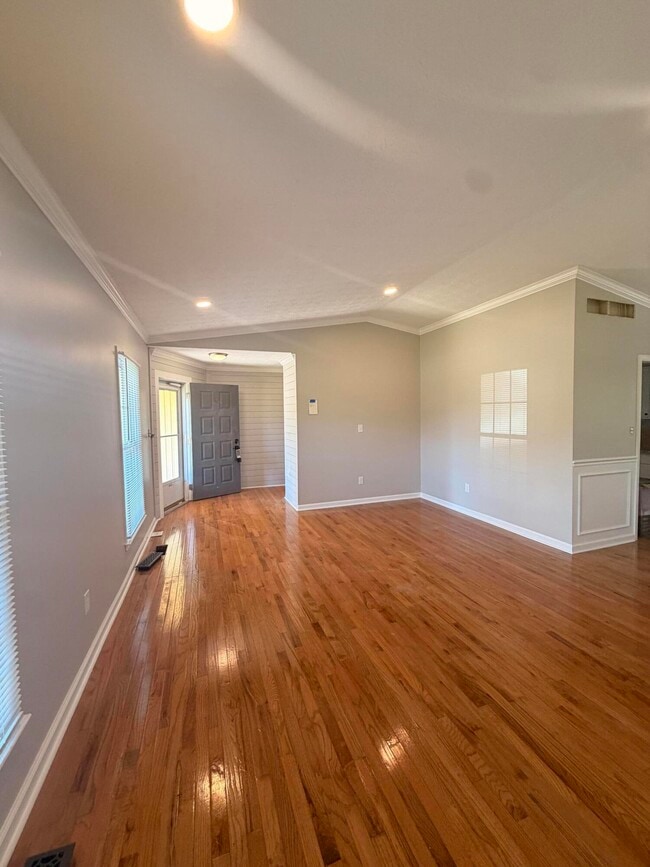 Building Photo - 407 Quail Run Rd