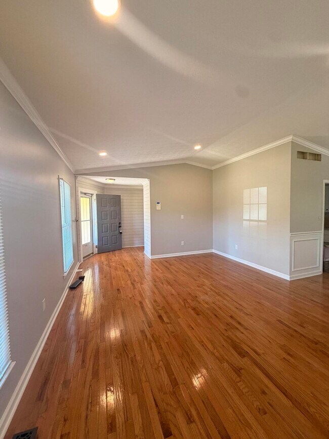 Foto del edificio - 407 Quail Run Rd