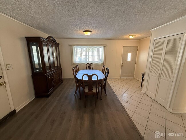 Building Photo - 10 Tyndall Rd