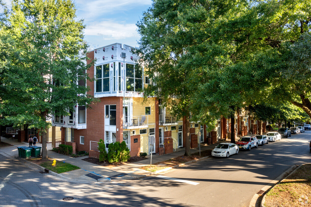 Primary Photo - Lofts Dilworth