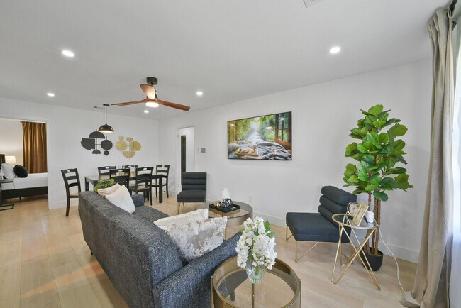 Foto del edificio - 5122 Hialeah Dr