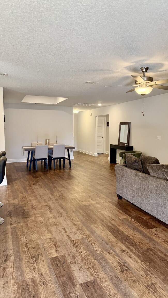 Foto del edificio - 211 Baycliff Dr