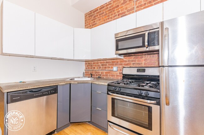 Foto del edificio - 716 Knickerbocker Ave
