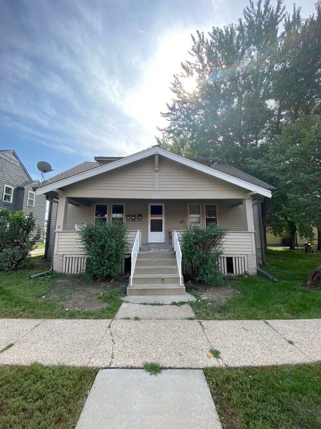 Primary Photo - 207 W Boston Ave