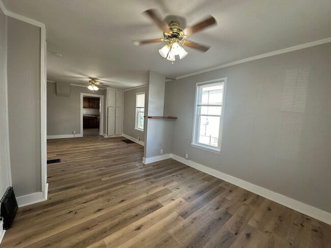 Foto del edificio - 211 W 9th St
