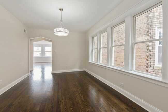 Building Photo - 7938 S Honore St
