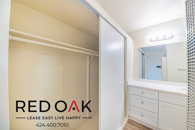 Building Photo - ~1 Month FREE~ Lovely Studio with Hardwood...