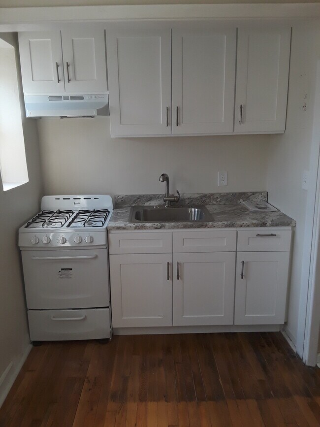 Building Photo - 4501 Cottage Pl