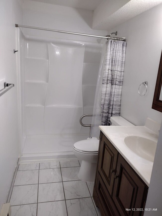 Foto del edificio - 14115 Pennock Ave