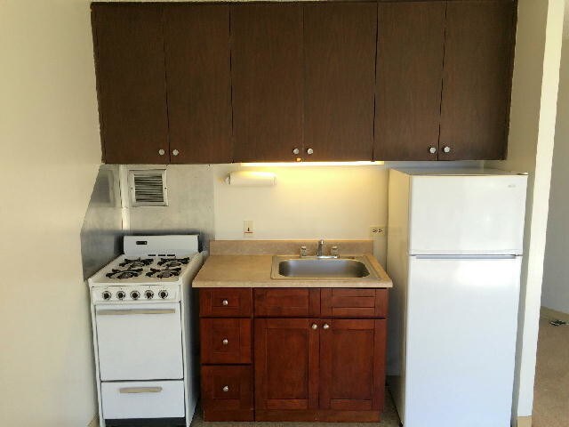 Foto del edificio - HOLIDAY VILLAGE studio, sec, A/C, lanai, pool