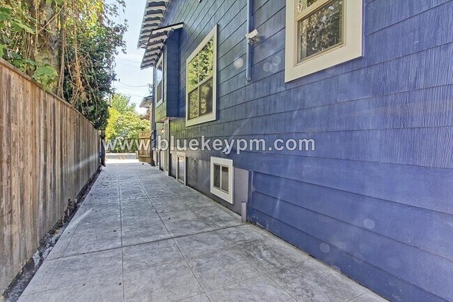 Foto del edificio - 2 Bed, 1 Bath Unit in Laurelhurst Plex