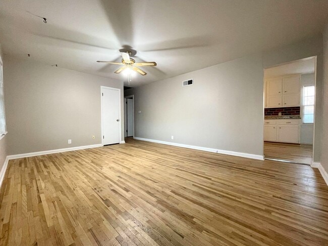 Building Photo - 1019 College Ln