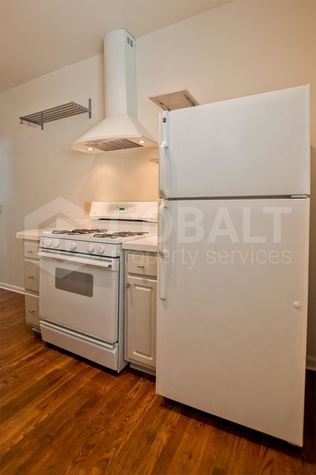 Building Photo - 883 Monroe Dr NE