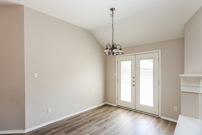 Foto del edificio - 9113 Nightingale Dr