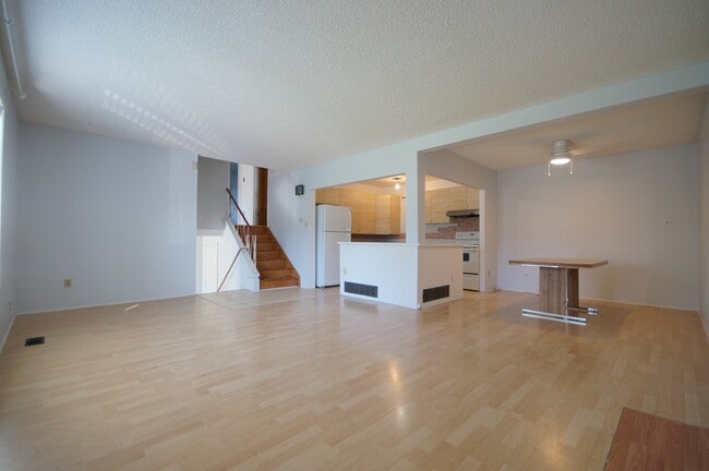 Building Photo - 6260 Camsell Cres