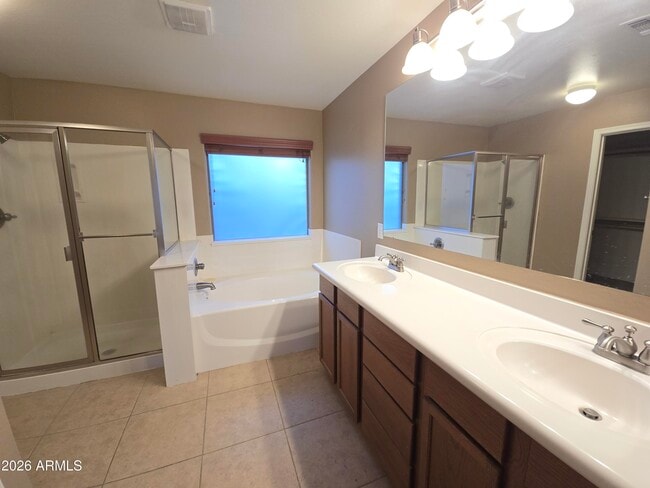 Building Photo - 15453 W Jenan Dr