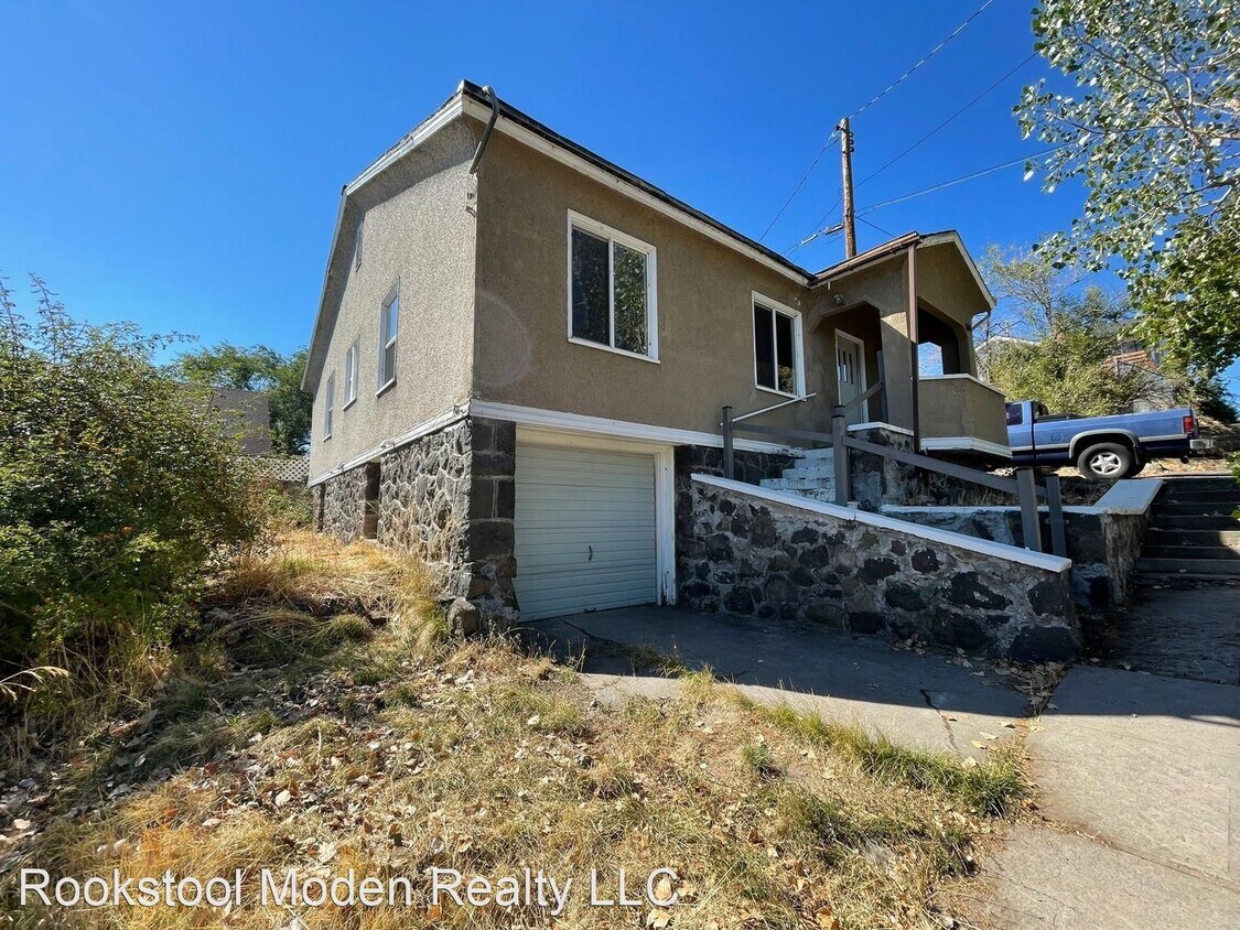 2 br, 1 bath House 534 N 6th St House Rental in Klamath Falls, OR