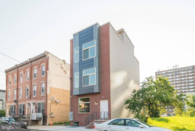 Building Photo - 1255 N 15th St