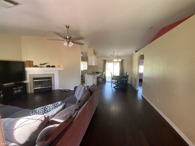 Building Photo - 4 br, 2 bath House - 2228 N Heron Dr