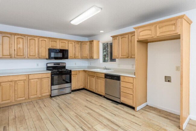 Foto del edificio - 6885 Kings Row Dr