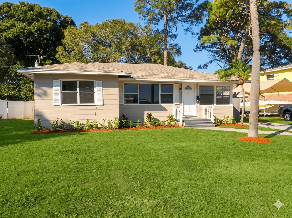 Spacious 3-Bedroom Home in Prime Pinellas Park Location – 1,354 Sq Ft - Spacious 4BR Home with Fenced Yard, Screened Patio & Updated Interior – 1,354 Sq Ft