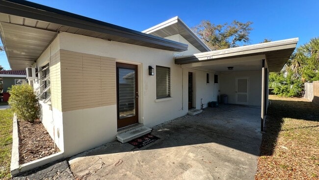 Building Photo - 2323 Belmar Dr