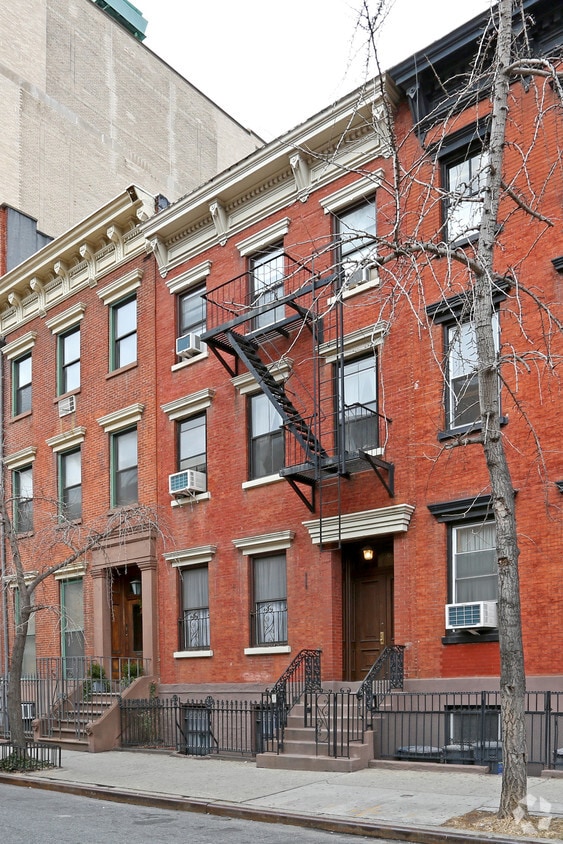 Primary Photo - 329 W 18th St
