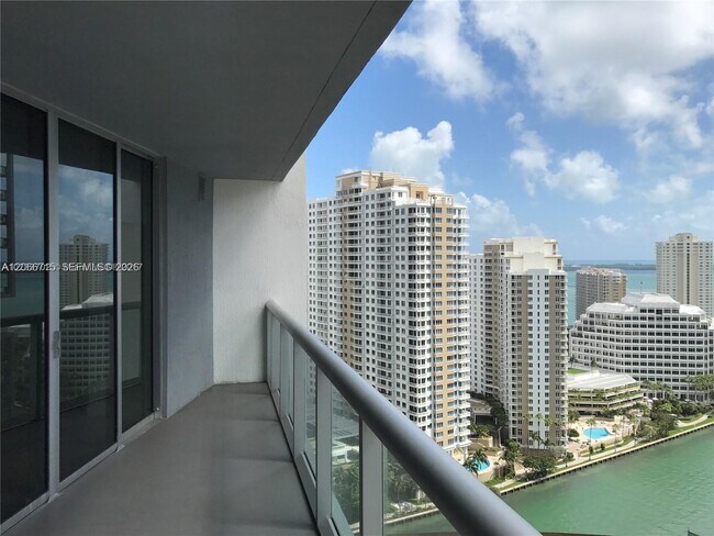 Foto del edificio - 475 Brickell Ave