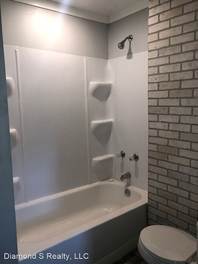 Foto del edificio - 2 br, 1 bath House - 2832 West Water Street
