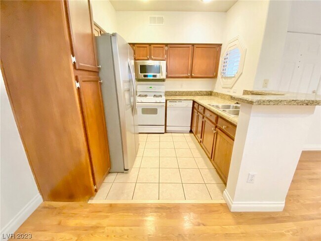 Foto del edificio - 5415 W Harmon Ave