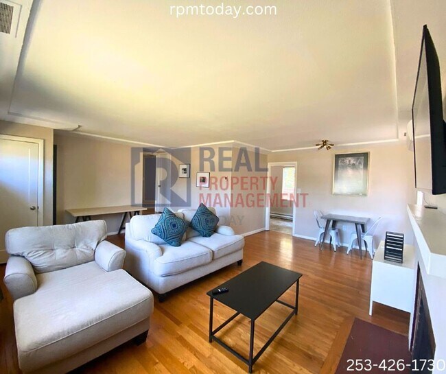 Foto del edificio - Stylish and Convenient 2BR/1BA Home with A...