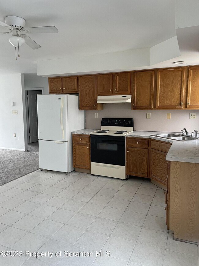 Building Photo - 100 Colan Ct