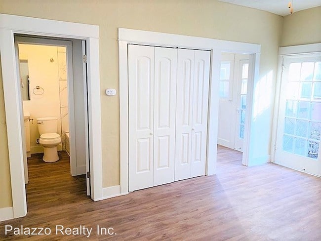 Building Photo - 1058 Molino Ave