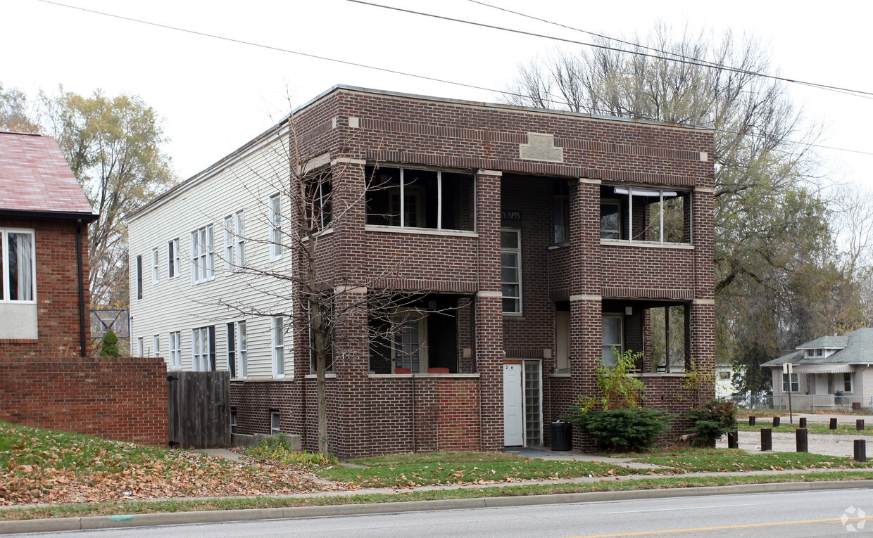 Building Photo - 4926 E Washington St