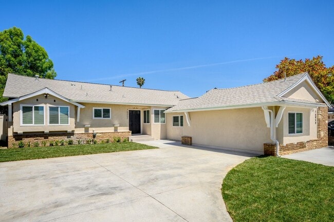 Building Photo - 10657 Knapp St